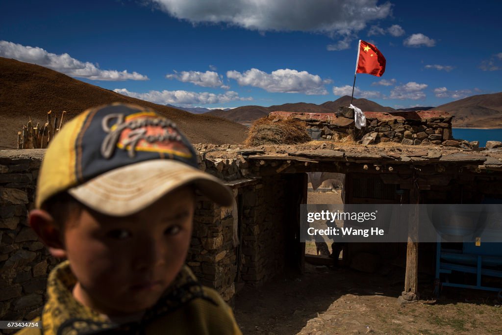 Daily Life In The Village Of Yamdroktso
