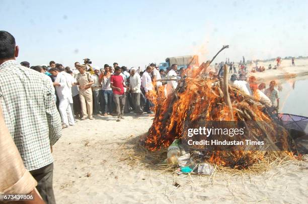 Cremation of Sukma Martyr CRPF ASI Naresh Kumar during the funeral at his native village Jainpur Tikola on April 26, 2017 in Sonepat, India. 25 CRPF...