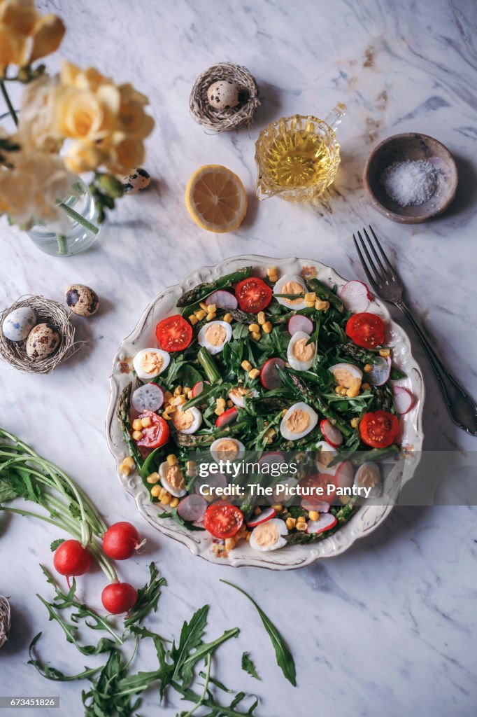 Green salad with roasted asparagus and quail eggs
