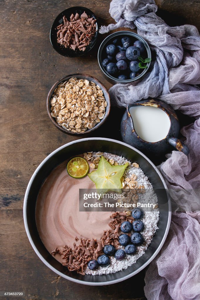 Yogurt smoothie bowl