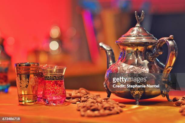 indian tea - théière stockfoto's en -beelden