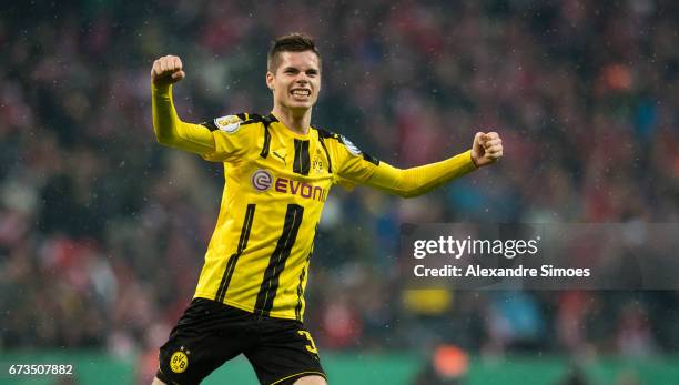 Julian Weigl of Borussia Dortmund celebrates after Ousmane Dembele scored the goal to the 2:3 during the DFB Cup Semi Final match between FC Bayern...