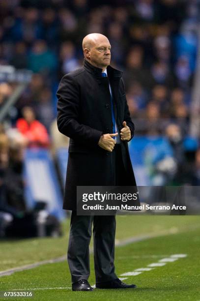Head coach Pepe Mel of RC Deportivo La Coruna reacts during the La Liga match between RC Deportivo La Coruna and Real Madrid at Riazor Stadium on...