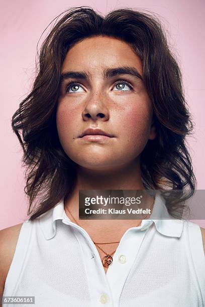 portrait of cool young female tennis champion - forward athlete stockfoto's en -beelden
