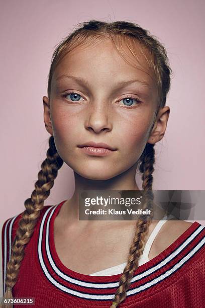 portrait of cool young female basketball player - child portrait studio stockfoto's en -beelden