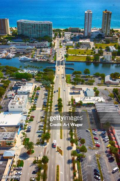 pompano beach geschäftsviertel und die küste von oben - pompano beach stock-fotos und bilder