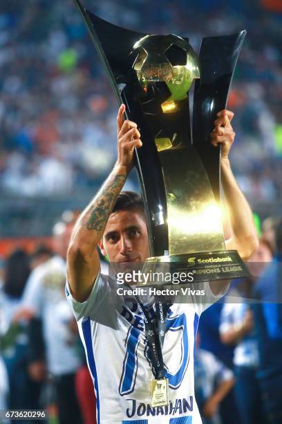 Jonathan Urretaviscaya of Pachuca lifts the trophy to celebrate after winning the Final second leg match between Pachuca and Tigres UANL as part of...