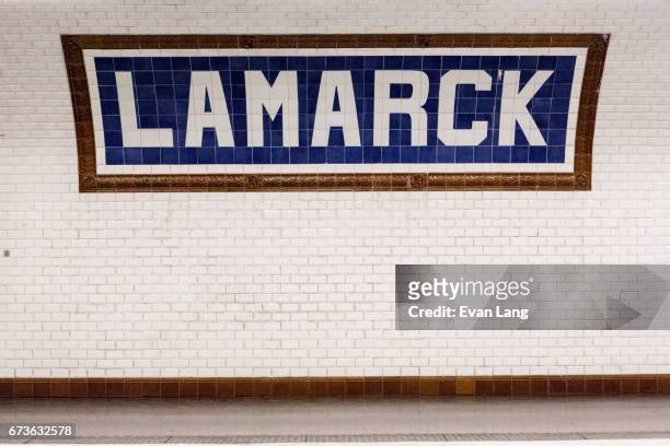 lamarck metro sign - lamarck stockfoto's en -beelden