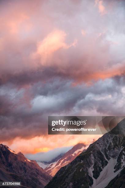 sunrise at mount cook in the southern alps of new zealand - mount cook stock pictures, royalty-free photos & images