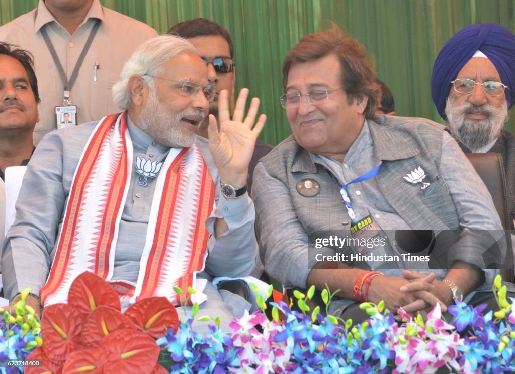 File Photo: Veteran Actor Vinod Khanna Dies At 70 From Bladder Cancer