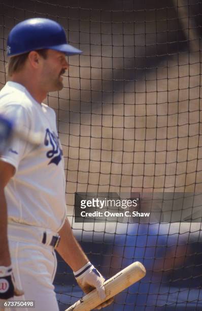 KIrk Gibson of the Los Angeles Dodgers circa 1988 takes BP at Dodger Stadium in Los Angeles, California.