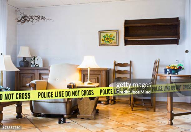 policeline do not cross - crime scene stockfoto's en -beelden