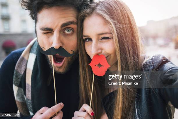 lustiger selfie  - gesicht verziehen stock-fotos und bilder