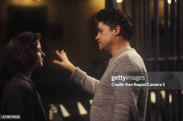 Director Jonathan Demme and actress Jodie Foster are photographed on the set of 'The Silence of the Lambs' in 1989 around Pittsburgh, Pennsylvania....