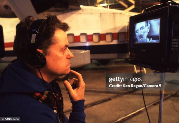 Director Jonathan Demme is photographed on the set of 'The Silence of the Lambs' in 1989 around Pittsburgh, Pennsylvania. CREDIT MUST READ: Ken...