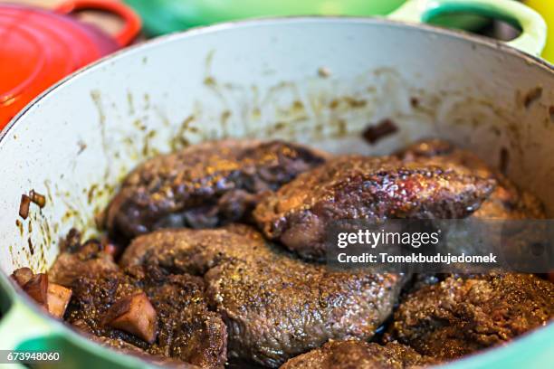 pot roast - essen zubereiten stock pictures, royalty-free photos & images
