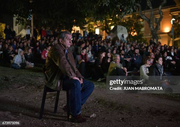 Argentine actor "El Negro" Alvarez, who stars in the Argentine movie "Todo sobre el Asado", watches the film projected at Francia square in Buenos...