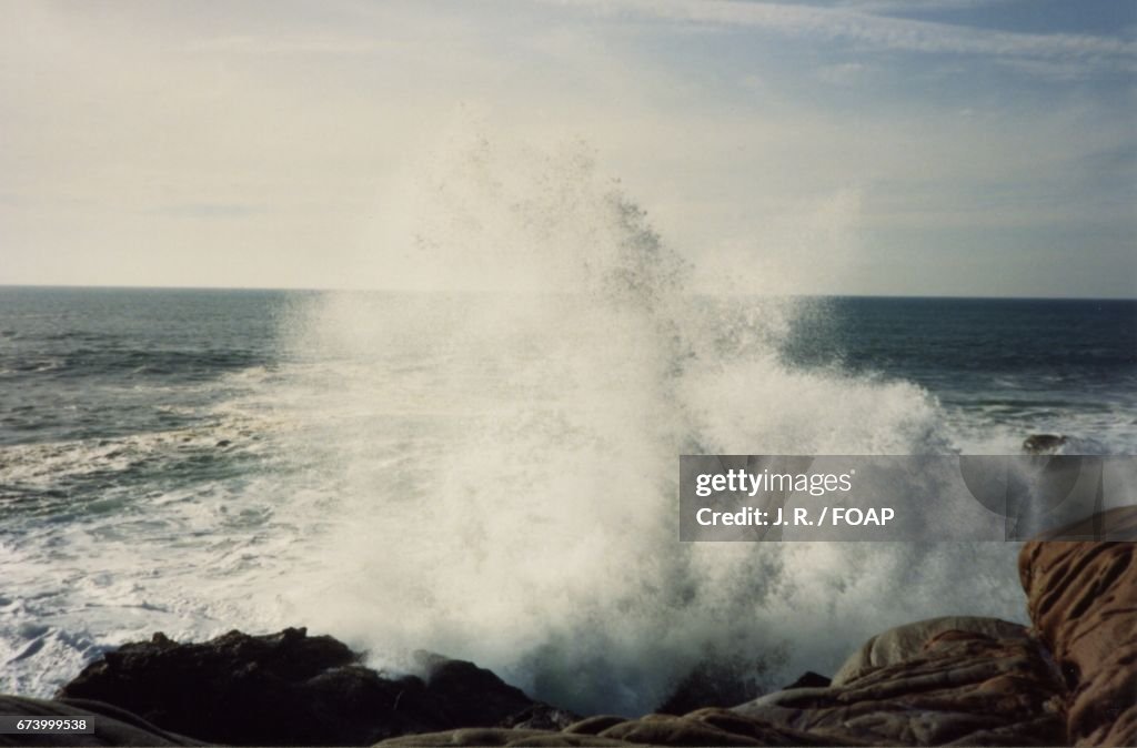 Waves splashing on rocks