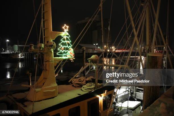 x-mas tree on cutter - husum - fotografias e filmes do acervo