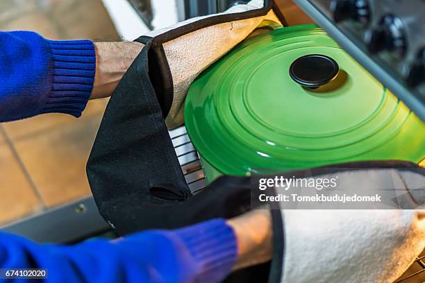 safety - essen zubereiten stock pictures, royalty-free photos & images