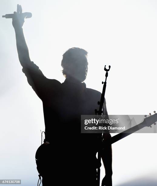 Singer/Songwriter Blake Shelton performs during Music And Miracles Superfest at Jordan-Hare Stadium on April 22, 2017 in Auburn, Alabama.