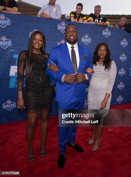 Cam Robinson of Alabama poses for a picture with his sister Charity Robinson and mother Priscillia Robinson on the red carpet prior to the start of...