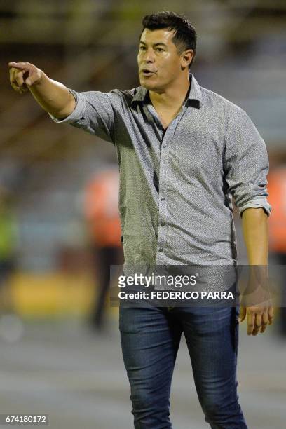 Coach Jorge Almiron of Argentina's Lanus, gives instructions to his players during their Copa Libertadores 2017 football match against Venezuela's...
