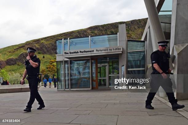 Scottish Police Rpu Scottish Police Photos and Premium High Res Pictures - Getty Images