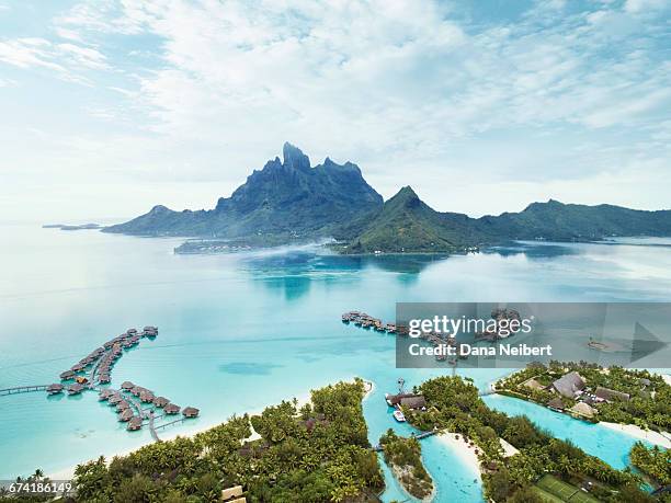 bora bora volcano and lagoon. - frans polynesië stockfoto's en -beelden