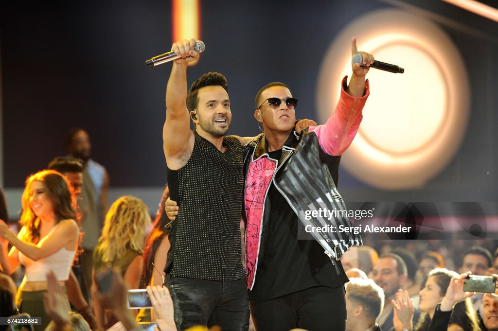 Billboard Latin Music Awards - Show