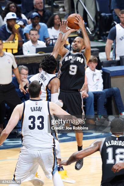 Tony Parker of the San Antonio Spurs shoots the ball against the Memphis Grizzlies during Game Six of the Western Conference Quarterfinals of the...