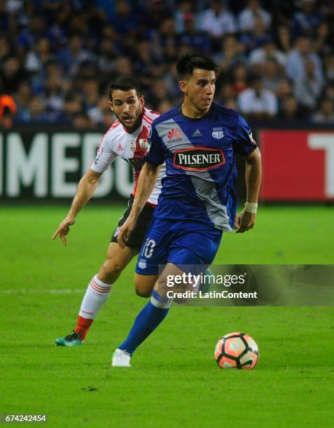 Fernando Gaibor of Emelec drives the ball during a group stage match between Emelec and River Plate as part of Copa CONMEBOL Libertadores Bridgestone...