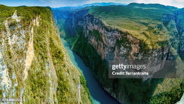 canyon del sumidero nel chiapas in messico - canyon foto e immagini stock