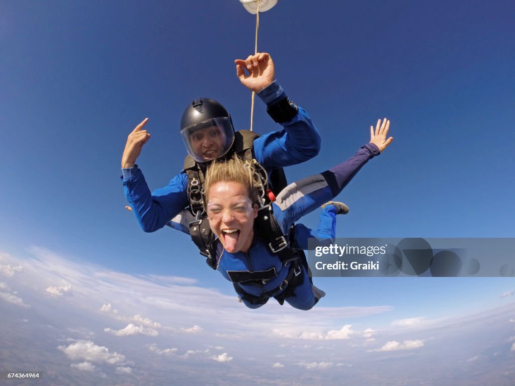 Skydiving tandem showing the tongue