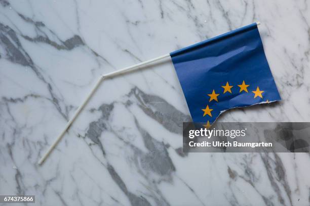 The project Europe - Symbol photo on the topics of poverty, inequality, social justice, North-South problematics, immigration, brexit, etc. Das Foto...