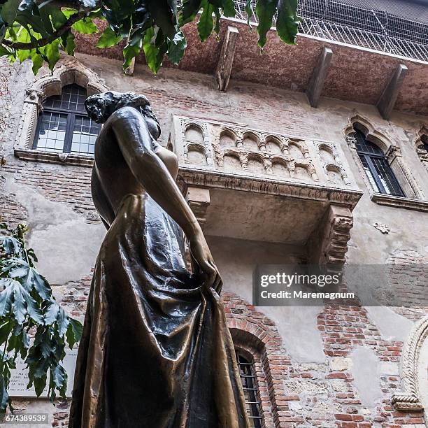 casa di giulietta (juliet's house) - juliet capulet stock pictures, royalty-free photos & images