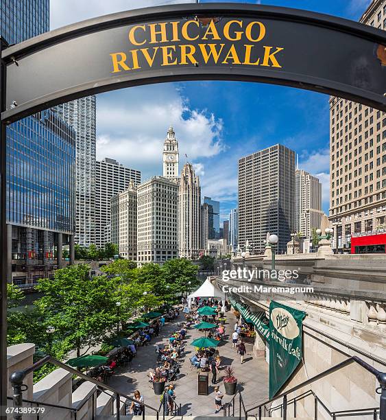 downtown, loop, chicago riverwalk - chicago restaurants stock pictures, royalty-free photos & images