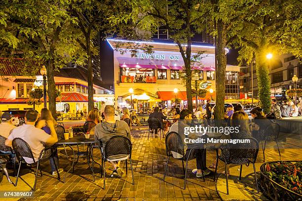 downtown, gold coast, people in rush street - gold coast chicago stock pictures, royalty-free photos & images