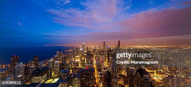 downtown, gold coast - gold coast chicago stock pictures, royalty-free photos & images