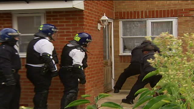 Police Riot Raid 478 Police Raid Home Stock Videos, Footage, & 4K Video Clips - Getty Images