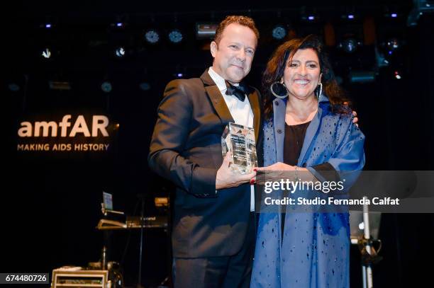 Regina Caze and Vik Muniz attends the 7th Annual amfAR Inspiration Gala on April 27, 2017 in Sao Paulo, Brazil.