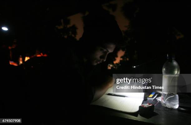 Viren Kalyankar, a second-year engineering student, has mounted an LED light on a water bottle. The bottle acts like a stand and can be placed on any...