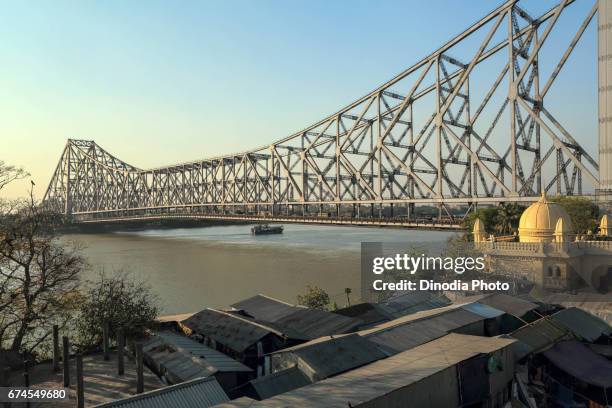 howrah bridge, hooghly river, west bengal, india, asia - ponte howrah imagens e fotografias de stock