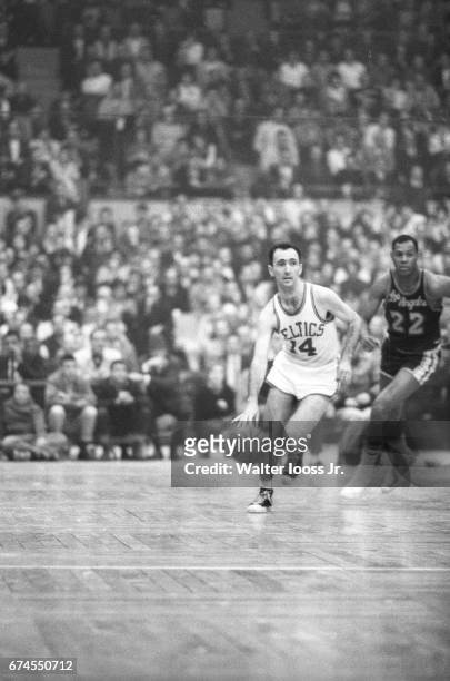 Finals: Boston Celtics Bob Cousy in action vs Los Angeles Lakers in Game 7 at Boston Garden Boston, MA 4/18/1962 CREDIT: Walter Iooss Jr.