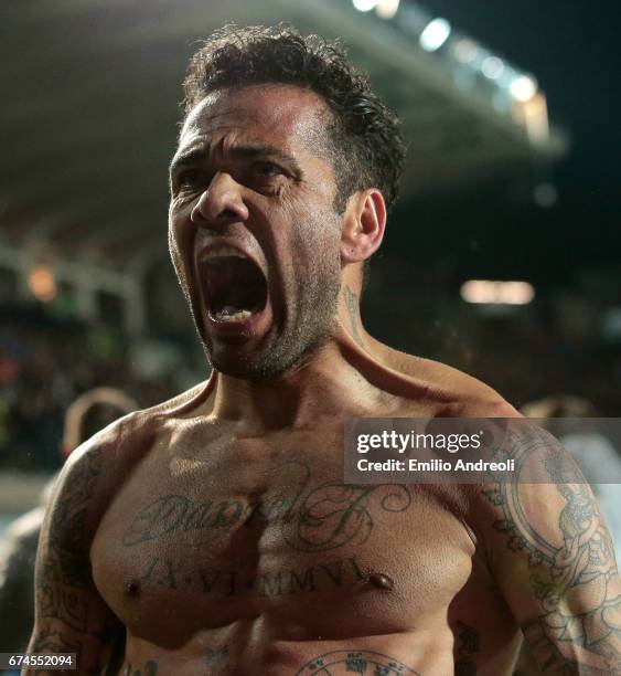 Daniel Alves da Silva of Juventus FC celebrates his goal during the Serie A match between Atalanta BC and Juventus FC at Stadio Atleti Azzurri...