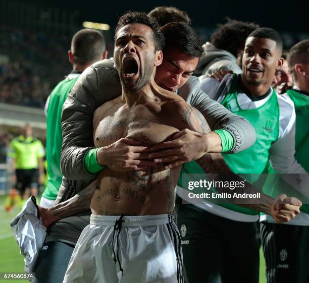 Daniel Alves da Silva of Juventus FC celebrates his goal with his team-mates during the Serie A match between Atalanta BC and Juventus FC at Stadio...