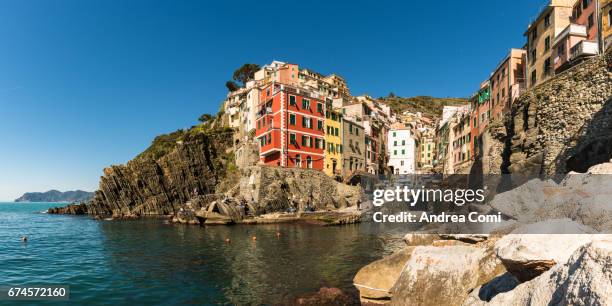 panoramic view of riomaggiore townscape. cinque terre, la spezia, liguria - リオマッジョーレ ストックフォトと画像