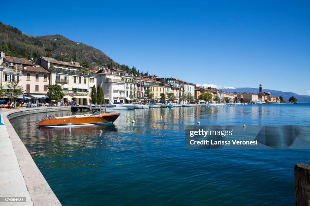 Italy, Lake Garda, Salo, Waterfront promenade with boats