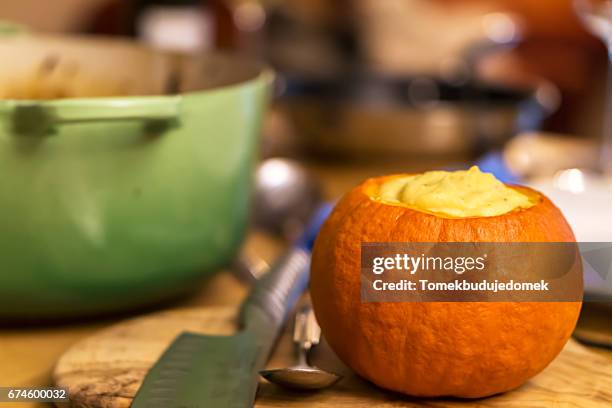 pot roast - speisen und getränke stockfoto's en -beelden