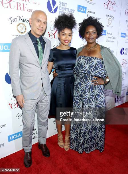 Actress Yara Shahidi and father Afshin Shahidi and mother Keri Shahidi attend the UCLA Jonsson Cancer Center Foundation Hosts 22nd Annual "Taste for...